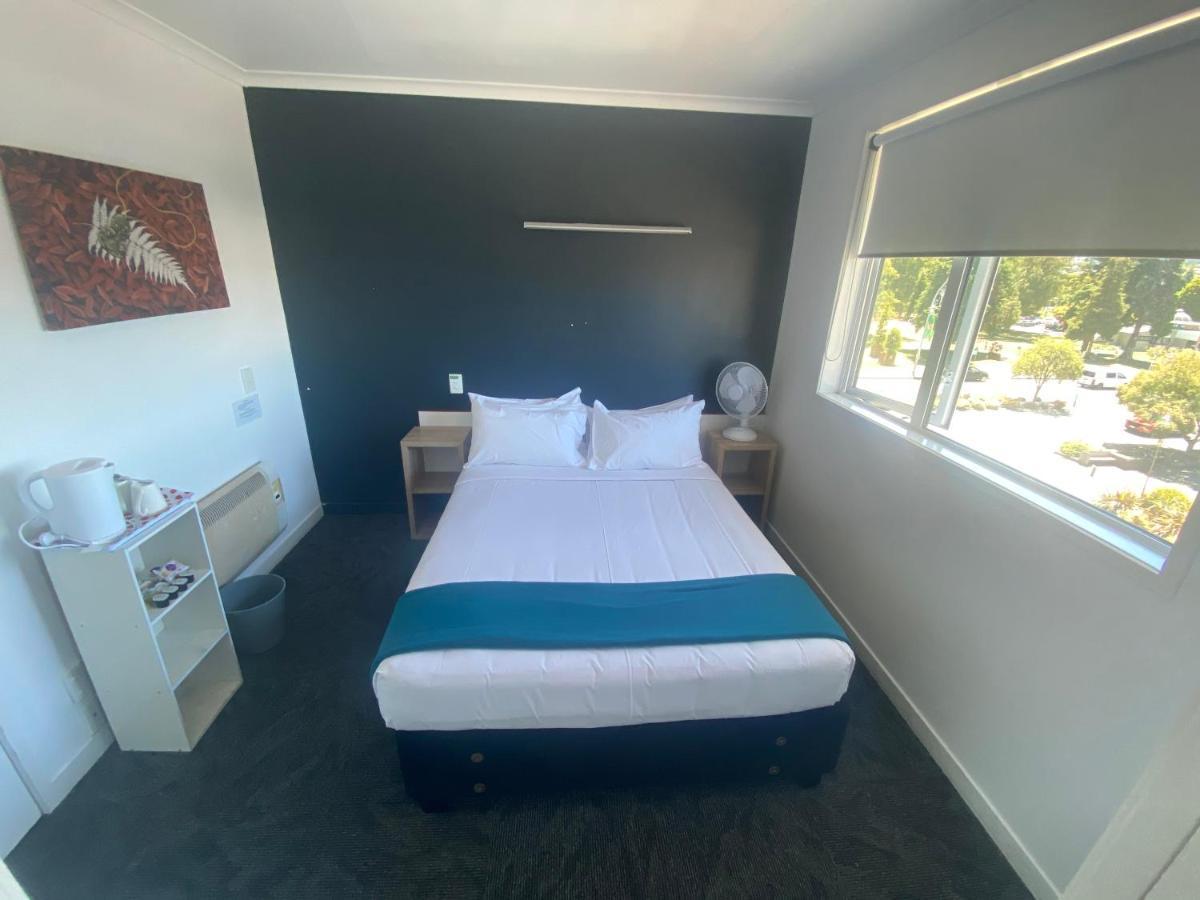Based By The Lake Taupo Exterior photo